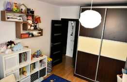 Apartament de 3 camere, 75 mp, garaj, boxa, zona strazii Buna Ziua