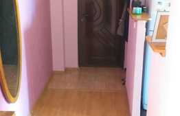 Apartament 2 camere decomandate, etaj intermediar, zona strazii Tulcea