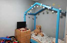 De vanzare casa cuplata, 71 mp utili, curte comuna,zona linistita