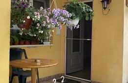 De vanzare casa cuplata, 71 mp utili, curte comuna,zona linistita