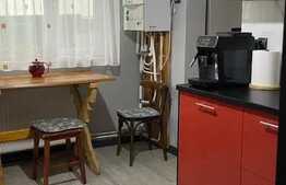 De vanzare casa cuplata, 71 mp utili, curte comuna,zona linistita