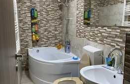 De vanzare casa cuplata, 71 mp utili, curte comuna,zona linistita