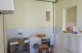 Casa cu 2 apartamente, 92 mp utili, teren, zona UMF