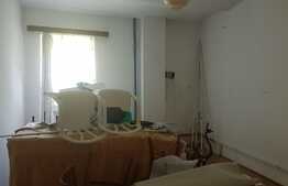 Casa cu 2 apartamente, 92 mp utili, teren, zona UMF