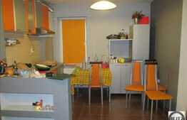 De vanzare 2 camere, 45.5 mp, balcon, zona Terra! Parcare inclusa!