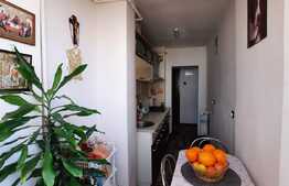 Apartament decomandat, 2 camere, etaj intermediar 40 mp + balcon, zona Mc Donalds Minerva