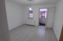 Apartament 3 camere, 2 bai, 65mp, parcare, zona Cetății!