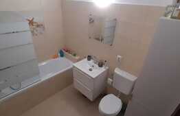 Apartament 3 camere , 71 mp .