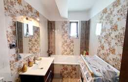 Apartament 3 camere, 75mp, 2 balcoane, garaj, zona Sub Cetate!