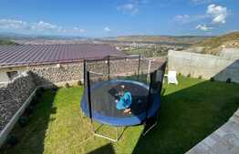 Casa individuala LA CHEIE, 377 mp teren, 150 mp, panorama, garaj! La 3 minute de Vivo 