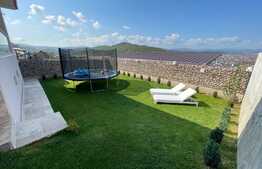 Casa individuala LA CHEIE, 377 mp teren, 150 mp, panorama, garaj! La 3 minute de Vivo 