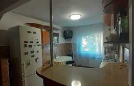 Apartament cu 3 camere, decomandat, 70 mp, garaj, zona Kaufland