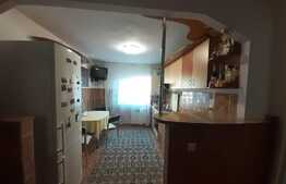 Apartament cu 3 camere, decomandat, 70 mp, garaj, zona Kaufland