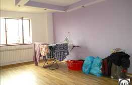 Apartament 143 mp plus teren 213 mp