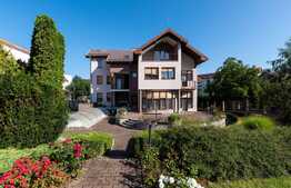 De vanzare vila deosebita,479 mp utili, 1000 mp teren, 2 unitati locative, piscina, zona linistita