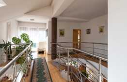 De vanzare vila deosebita,479 mp utili, 1000 mp teren, 2 unitati locative, piscina, zona linistita