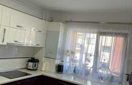 Apartament cu 3 camere, 2 parcari, boxa, debara, bucatarie inchisa, zona Stejarului