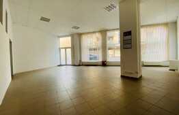 Spatiu comercial, 115 mp, zona centrala, vitrina generoasa