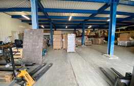 Hala industrială pretabilă pentru depozitare sau activități propii, 400 mp, parcari, Floresti! 