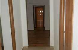 2 camere, 51 mp, balcon inchis, zona strazii Horea