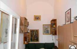 Apartament de vanzare in imobil tip casa ,cu  teren, 2 locuri de parcare incluse