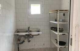 Spatiu comercial, 100 mp, 2 parcari, zona valea Seaca