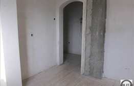 Mansarda inalta cu 2 camere, 45 mp, balcon, zona sensului giratoriu! Finisat!