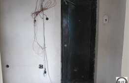 Mansarda inalta cu 2 camere, 45 mp, balcon, zona sensului giratoriu! Finisat!