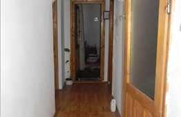 Vanzare 3 camere, 64.8 mp utili, zona Parang, boxa la subsol, etaj intermediar