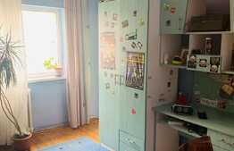 Apartament de 4 camere decomandat, 74mp, etaj intermediar, 2 bai in zona Kaufland