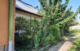 De vanzare casa renovabila, 63 mp utili,215 mp teren, curte comuna,semicentral