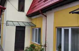 Casa cu 2 apartamente, teren 1400mp, acces comun si panorama!