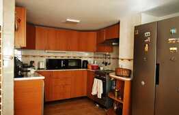 Casa cu 2 apartamente, teren 1400mp, acces comun si panorama!