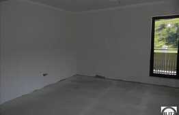 Apartament la vila 78.15 mp, la stadiul de semifinisat. Garaj, loc de parcare!