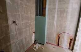 Apartament 2 camere, decomandat, 53 mp, pretabil pentru spatiu comercial, zona Terra