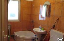 Vanzare apartament 2 camere,  semidecomandat, 52 mp, cu gradina