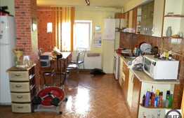 Vanzare 4 camere decomandate, 100 mp, zona Billa. Loc de parcare si boxa!