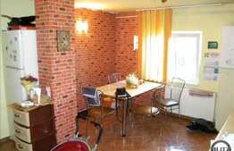 Vanzare 4 camere decomandate, 100 mp, zona Billa. Loc de parcare si boxa!