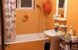 Apartament 3 camere semidecomandate, 64 mp, etaj intermediar,parcare,  zona Teilor!