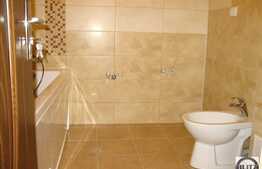 Apartament cu 3 camere, 80 mp, zona TERRA, boxa subsol, loc de parcare!