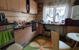 Apartament 3 camere decomandat, 77 mp, zona Vivo.