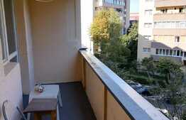 Apartament de 3 camere, decomandat, Racadau