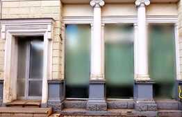 Spatiu Comercial Central, 210 mp, Expunere si Vitrina Mare de 9 ml