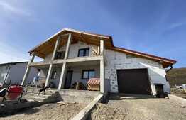 Casa generoasa cu 4 dormitoare, garaj si subsol tehnic! Chinteni! 