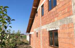 Casa generoasa cu 4 dormitoare, garaj si subsol tehnic! Chinteni! 