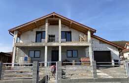 Casa generoasa cu 4 dormitoare, garaj si subsol tehnic! Chinteni! 