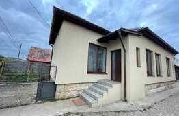 Casa individuala pe un singur nivel , 80 mp , teren 1800 mp , posibilitate schimb, Luna de Sus 