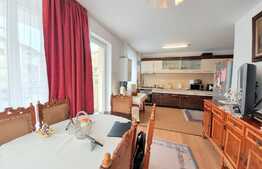 Apartament cu 3 camere, etajul 1, orientare S-V, parcare! Zona CENTRALA!