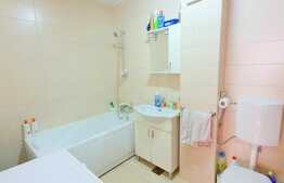 Apartament cu 3 camere, etajul 1, orientare S-V, parcare! Zona CENTRALA!