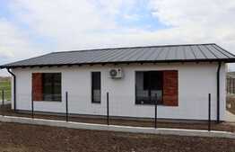 Casa finalizata cu C.F. : 4 camere, 450 mp teren! Jucu de Mijloc!